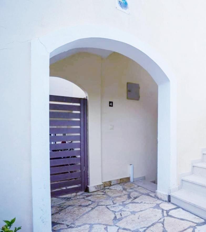 Karolina Tsogkas Apartment *